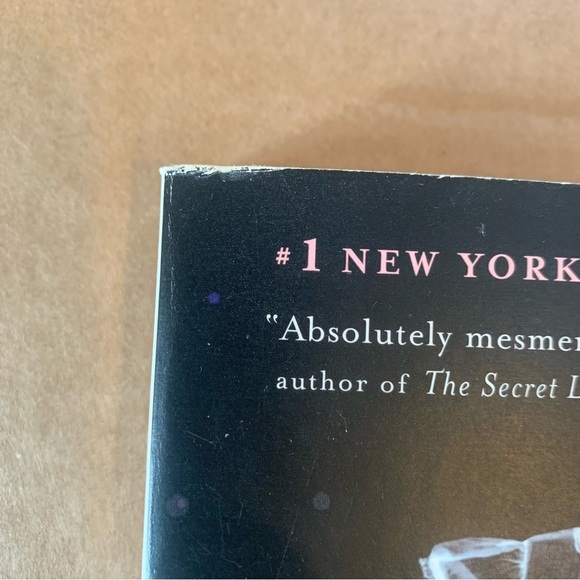 📚2/$12📚 Novel: The Memory Keeper's Daughter by Kim Edwards - Picture 5 of 6